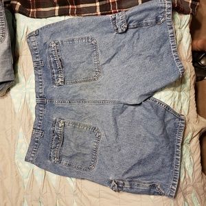 Wrangler Shorts - Men's cargo shorts size 42 Wrangler Shorts - Men's cargo shorts size 42